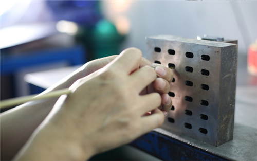 科翔模具_(dá)塑料模具注塑加工廠生產(chǎn)abs注塑件怎么才能增加光亮度？